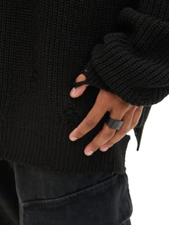 Żakardowy sweter ze strzępieniami