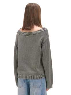 Antracytowy sweter z odkrytymi ramionami