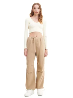 Beżowe jeansy parachute