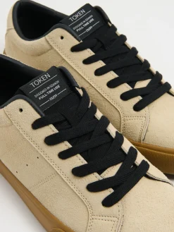 Beżowe lekkie trampki