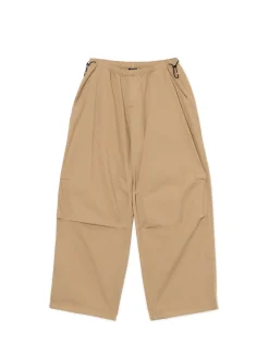 Beżowe spodnie parachute