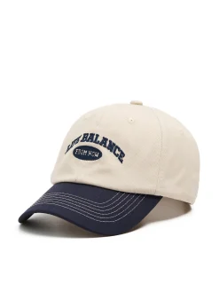 Beżowo-granatowa czapka z daszkem