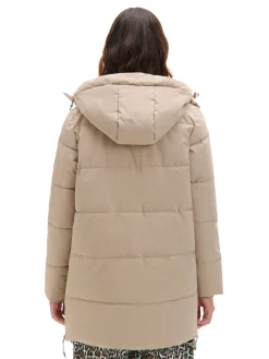 Beżowy pikowany płaszcz