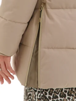 Beżowy pikowany płaszcz