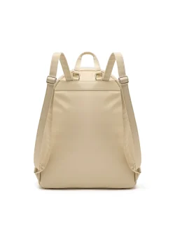 Beżowy plecak z metalowymi detalami