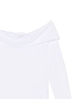 Biała bluzka z odkrytymi ramionami