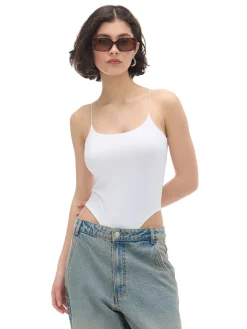 Białe body na ramiączkach