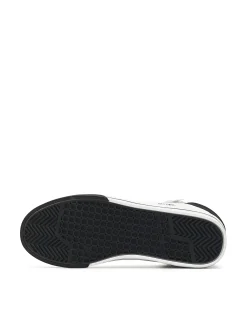 Białe sneakersy z nadrukami