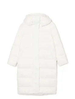 Biały pikowany płaszcz z kapturem