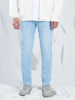 Błękitne jeansy slim