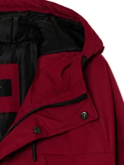 Bordowy płaszcz z kapturem