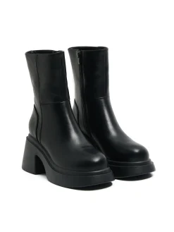 Botki z imitacji skóry na słupku