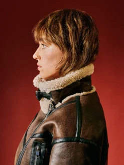 Brązowa kurtka z imitacji skóry