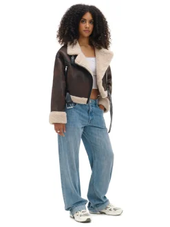 Brązowa kurtka z imitacji skóry