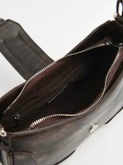 Brązowa torebka typu bagietka