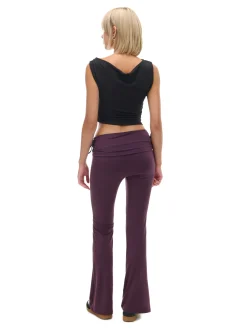 Burgundowe dresy z ozdobną zakładką