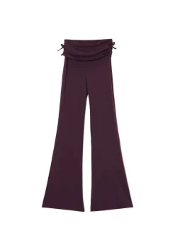 Burgundowe dresy z ozdobną zakładką