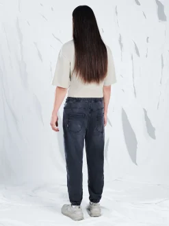 Ciemnoszare jeansowe joggery