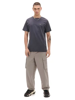 Ciemnoszary t-shirt z aplikacją Cropp