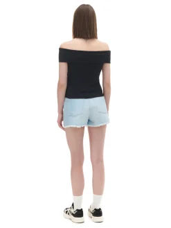 Czarna bluzka z dekoltem carmen