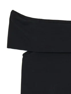 Czarna bluzka z dekoltem carmen