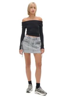 Czarna bluzka z hiszpańskim dekoltem