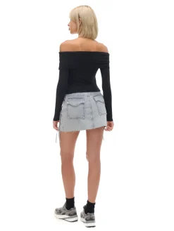 Czarna bluzka z hiszpańskim dekoltem