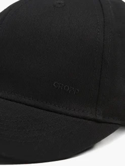 Czarna czapka z daszkiem