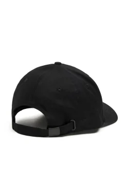 Czarna czapka z daszkiem