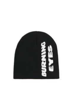 Czarna czapka z napisem