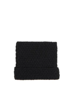 Czarna czapka z uszami