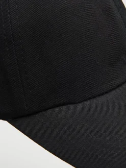 Czarna gładka czapka z daszkiem