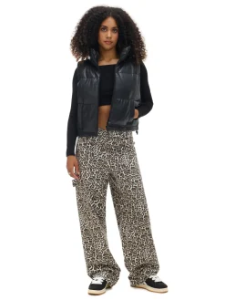 Czarna kamizelka z efektem skóry