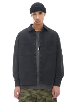 Czarna koszula z kieszeniami