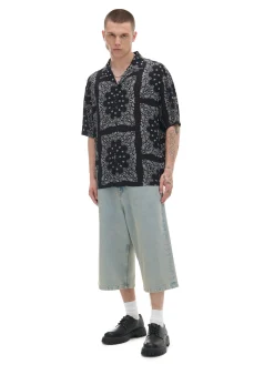 Czarna koszula z krótkim rękawem