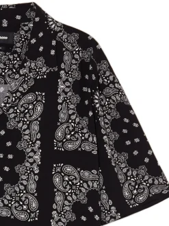 Czarna koszula z krótkim rękawem