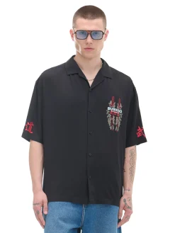 Czarna koszula z krótkim rękawem