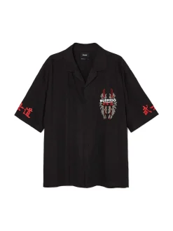 Czarna koszula z krótkim rękawem