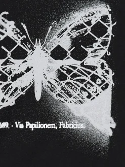 Czarna koszulka z motylem