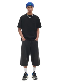 Czarna koszulka z napisami