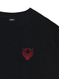 Czarna koszulka z naszywką