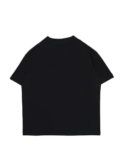 Czarna koszulka z naszywką