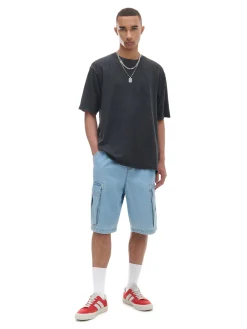 Czarna koszulka z surowym wykończeniem