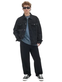 Czarna kurtka jeansowa