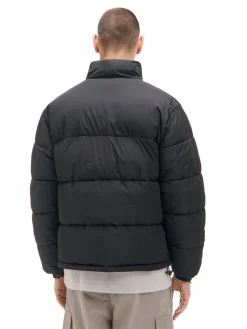 Czarna kurtka puffer