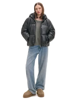 Czarna kurtka puffer z kapturem