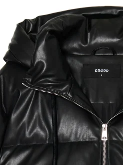 Czarna kurtka puffer z kapturem