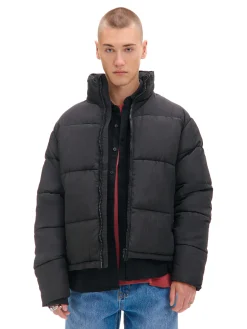 Czarna kurtka puffer ze stójką