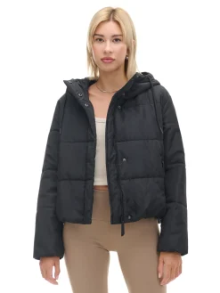 Czarna kurtka z kapturem