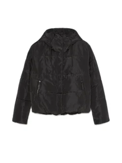 Czarna kurtka z kapturem